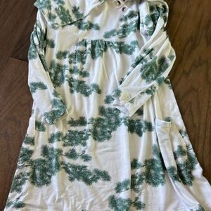 Kate Quinn
long sleeve lounge dress pine bamboo 4T